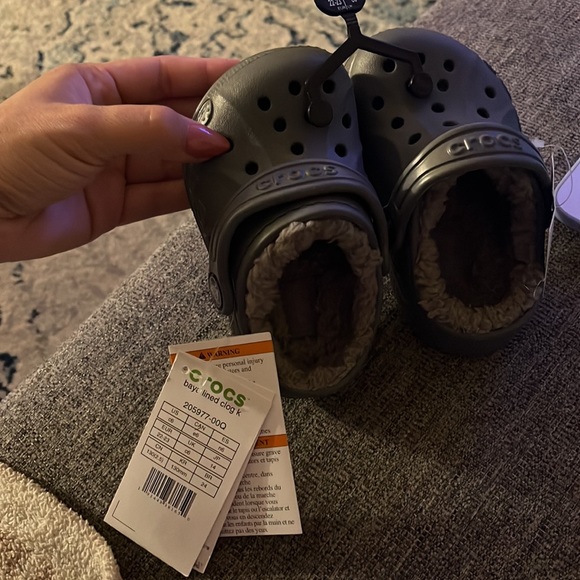 New Crocs Baya Lined Sherpa Fleece Clogs in Charcoal Size 6C - Picture 6 of 7